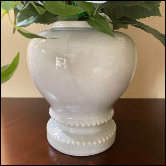 MWT ARTIFICIAL HYDRANGEAS ARRANGEMENTS IN VASE - Picture 4 of 8